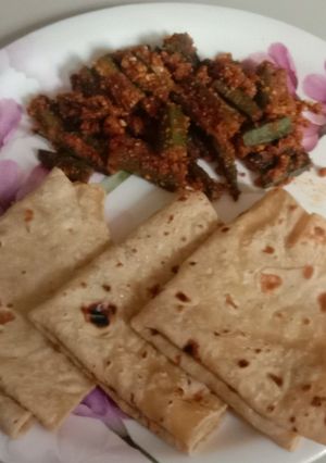 भरली भेंडी (bharli bhendi recipe in marathi) रेसिपी चे मुख्य फोटो