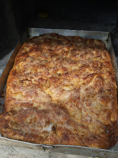 Una foto de Torta de manteca y chicharrones