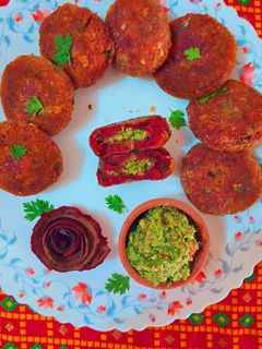 बीटरूट छोले टिक्की विथ स्टफ ठेचा ऐंड स्मोकी फ्लावर रेसिपी मुख्य फोटो