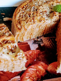 Óriás teljes kiőrlésű sajtos pizzás csiga magvakkal 🍕🐌🍹🍸 recept fotója