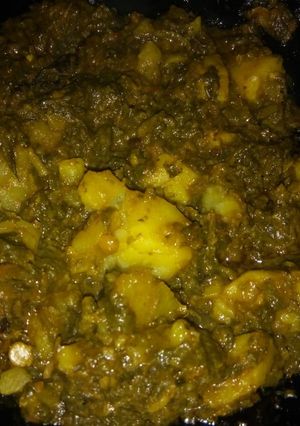 A picture of Aloo palak.