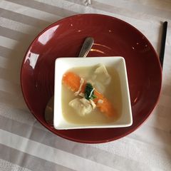 A picture of Chicken wonton soup.