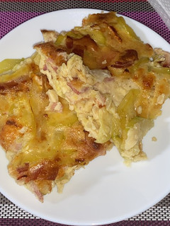 Una foto de Pastel de calabacín, bacon y queso de cabra