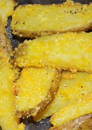 Una foto de Papas rústicas empanadas -sin freír