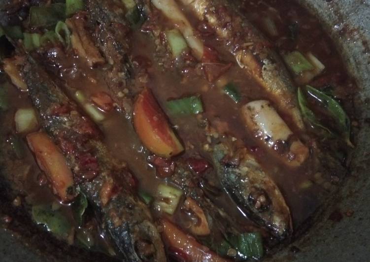 Bagaimana Cara Mbuat Ikan  pindang sambel mercon  Yang Lezat 