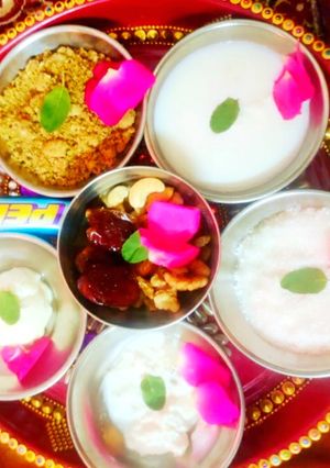 धनिया पंजीरी (Dhaniya Panjari Recipe In hindi) रेसिपी मुख्य फोटो