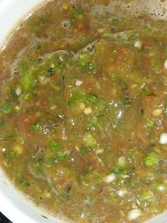 देसी स्टाइल टमाटर हरी मिर्च की चटनी (Desi style tamatar hari mirch ki chutney recipe in Hindi) रेसिपी मुख्य फोटो