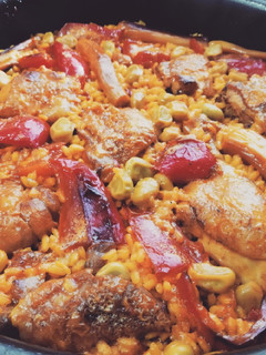 Una foto de Arroz con pollo y verduras al estilo de mi madre