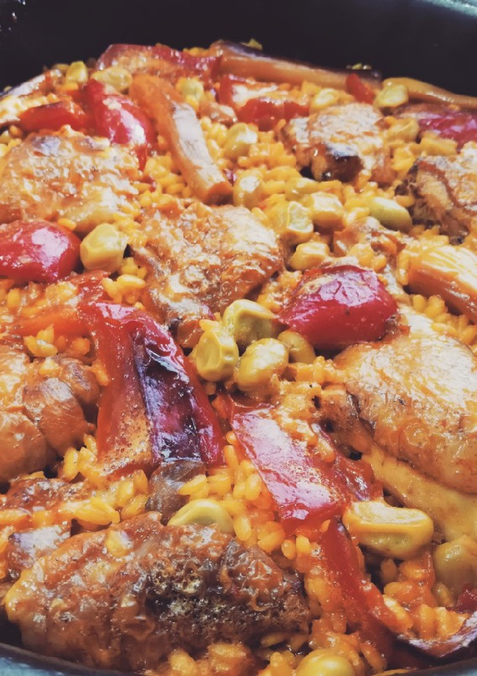 Una foto de Arroz con pollo y verduras al estilo de mi madre