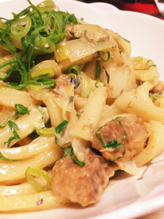 A picture of [Easy and Budget-Friendly] Stir-Fried Udon with Miso Mackerel Can.