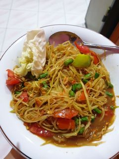 Foto resep Som Tum (Green papaya salad)