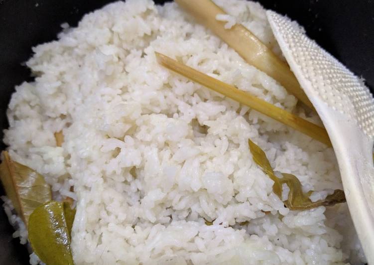 Langkah Mudah untuk Menyiapkan Nasi Liwet Rice Cooker (jasun), Enak