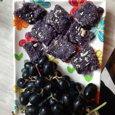 કાળી દ્રાક્ષની બરફી (Black Grapes Barfi Recipe In Gujarati)