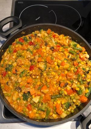 Zdjęcie przepisu Navratan Korma - Warzywa w sosie królewskim.