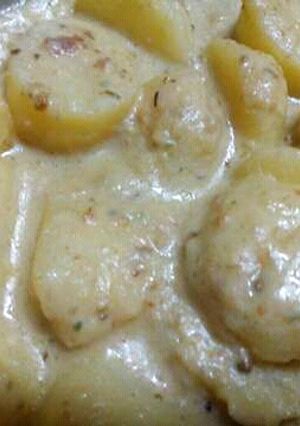 A picture of Dum aloo.