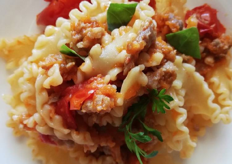 Mafaldine con zucca, salsiccia e pomodorini 🍅