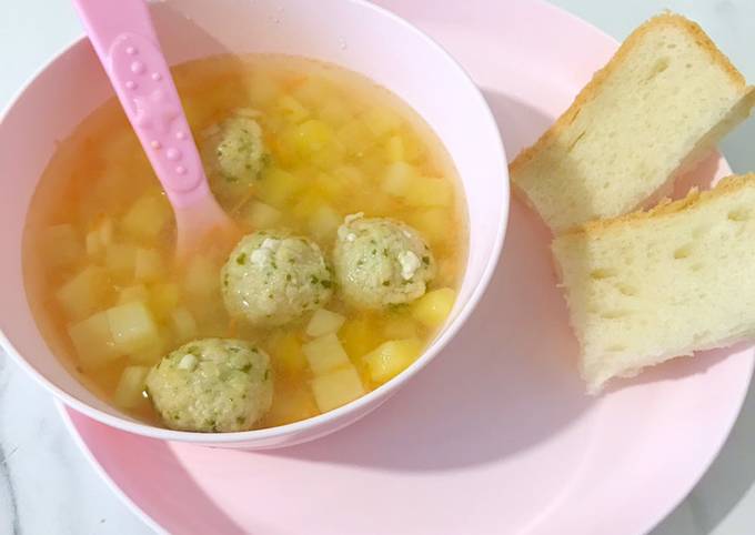 Суп с фрикадельками для малышей