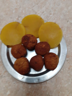 வாழைத்தண்டு கோலா உருண்டை (Vaazhaithandu kola uurundai recipe in tamil) செய்முறை முக்கிய புகைப்படம்