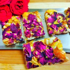 A picture of Rose and dry fruit chikki.
