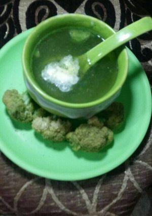A picture of Broccoli soup.