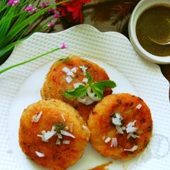 A picture of Aloo Tikki.