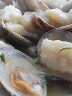 Una foto de Migas de bacalao con almejas