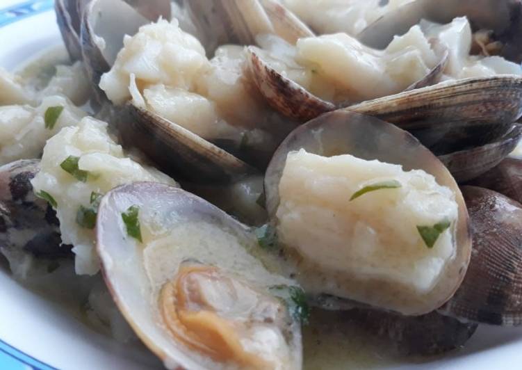 Migas de bacalao con almejas