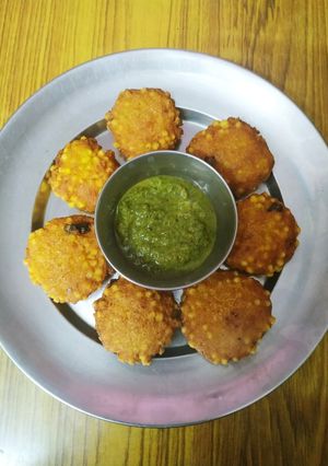 A picture of Aloo sabudana tikki.