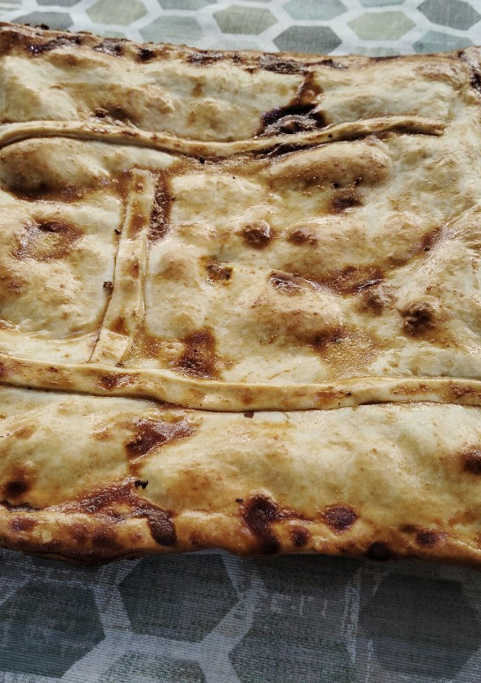 Una foto de Empanada gallega de pisto, tomate y atún al natural fácil para 2