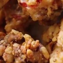 A picture of Fried chicken with flour bits.