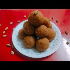 A picture of Shengoli ladoo.