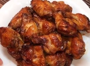 Csirkeszárny mézes-szójaszószos pácban recept fotója