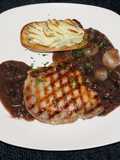 CHULETAS GRILLADAS A LA PLANCHA CON SALSA BOURGUIGNONNE. JON STYLE