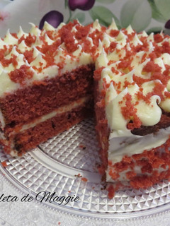 Foto principal de Tarta red velvet con frosting de queso crema