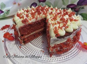 Foto principal de Tarta red velvet con frosting de queso crema