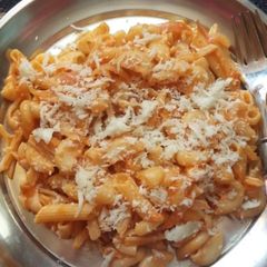 A picture of Red sauce cheese pasta.