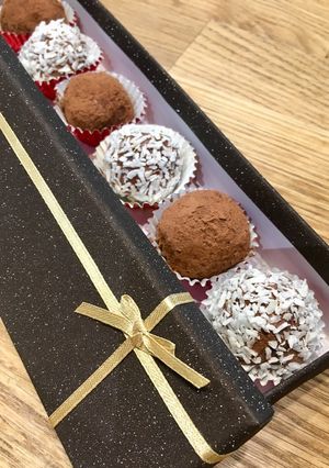 A picture of Raspberry Gin Chocolate Truffles.