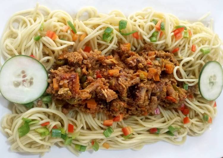 Pasta with minced meat and barbecue chicken