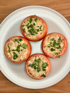 Una foto de 🍅 Tomates rellenos 🐟