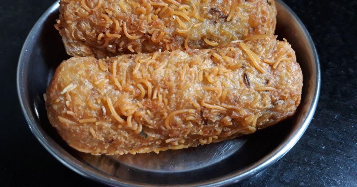 Aloo Rool Bread Aloo Roll Recipe by Amruta Deore - Cookpad
