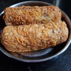 A picture of Bread Aloo roll.