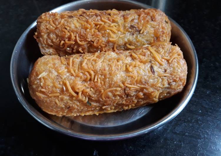 Recipe of Tasty Bread Aloo roll