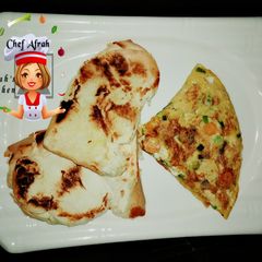 Malibu Omellet with toasted bread A picture of Malibu Omellet with toasted bread.