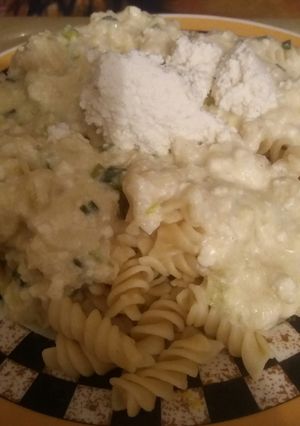 Una foto de MACARRONI EN CREMA BLANCA Y RICOTTA