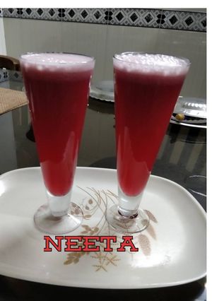 A picture of Fresh Pomegranate juice.