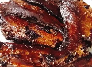 Hình của món Khô cá đù rim chua ngọt.