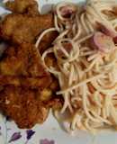 Pollo estilo Americano con espagueti rojo con salchicha