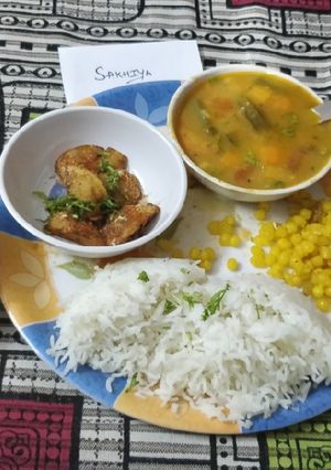 A picture of Sindhi Curry, Chawal,Tuk, Meethi Boondi,Chips.