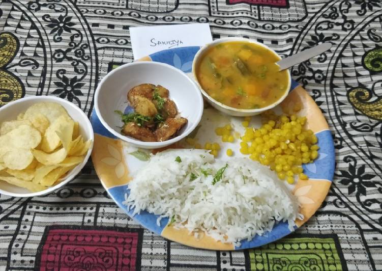 Recipe of Speedy Sindhi Curry, Chawal,Tuk, Meethi Boondi,Chips