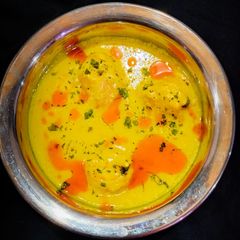 A picture of Dahi kadhi.